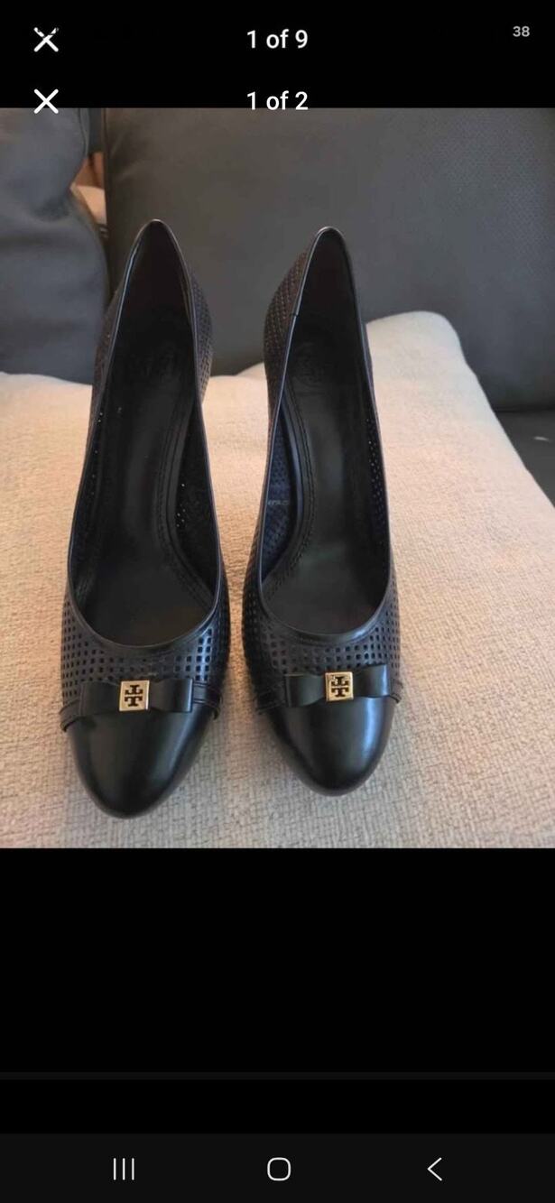 TORY BURCH Dolly pump Black Heels Women Sz 8 Leather Emblem High Heel